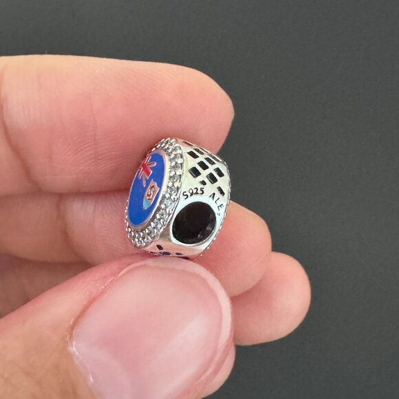 Pandora ANGUILLA Exclusive Charm - Picture 7 of 9